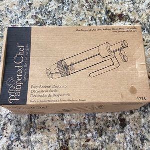 Pampered Chef Easy Accent Decorator #1778